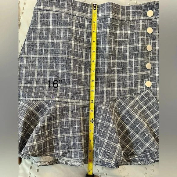 Grey Plaid Coquette, Preppy mini skirt w/ ruffle & 5 brass buttons size large. - Picture 5 of 8